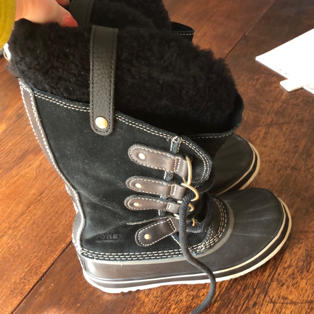 Sorel Women’s size 5 black waterproof boots. Gently used